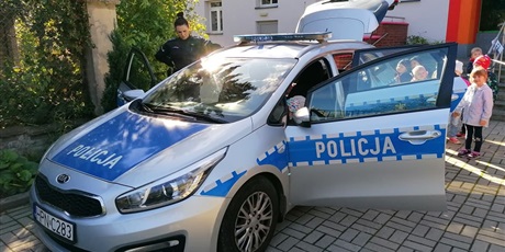 Powiększ grafikę: spotkanie-z-policjantami-299079.jpg