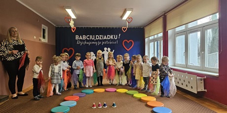 Powiększ grafikę: DZIEŃ BABCI I DZIADKA