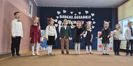 Powiększ grafikę: DZIEŃ BABCI I DZIADKA