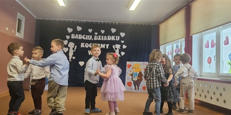 Powiększ grafikę: DZIEŃ BABCI I DZIADKA