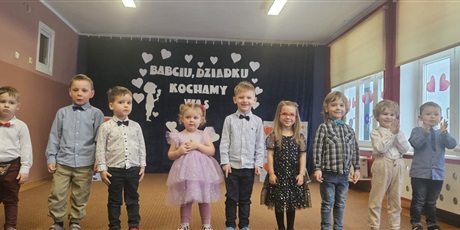 Powiększ grafikę: DZIEŃ BABCI I DZIADKA