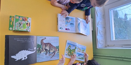 Powiększ grafikę: DZIEŃ DINOZAURA