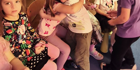 Powiększ grafikę: DZIEŃ DZIEWCZYNEK