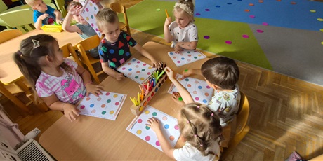 Powiększ grafikę: DZIEŃ KROPKI